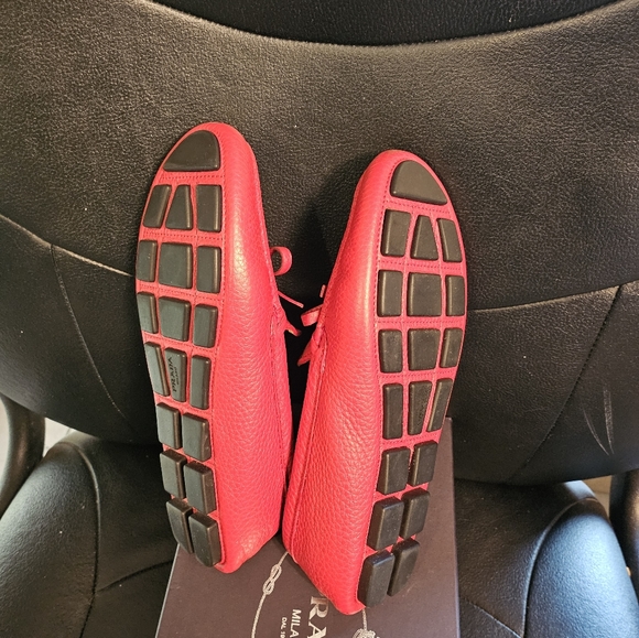 Prada Women High quality Saffiano Leather Logo Loafers - Picture 4 of 10